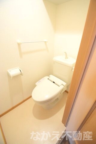 物件内観写真9　(コンパクトで使いやすいトイレです)