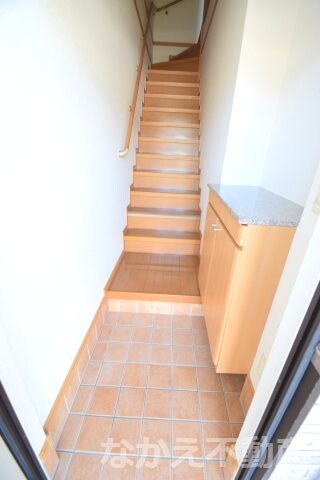 物件内観写真11　(収納もある玄関です)