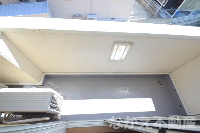 物件内観写真13　(暖かな日差しのふりそそぐバルコニー)