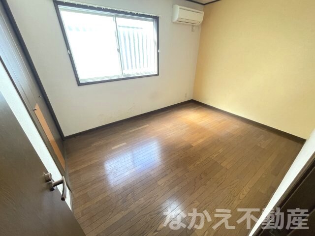 物件内観写真3　(開放的な寝室です)