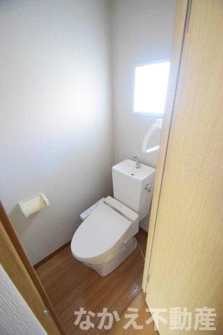 物件内観写真8　(ゆったりとした空間のトイレです)