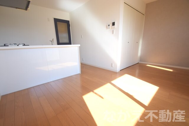 物件内観写真2　(使い勝手のいい洋室です)