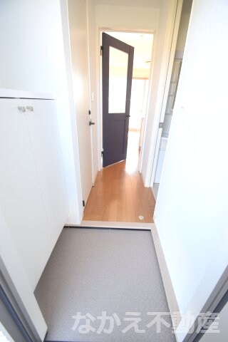 物件内観写真9　(収納もある玄関です)