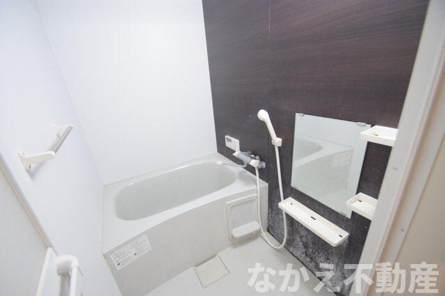 物件内観写真7　(日々の疲れを癒すお風呂付です)