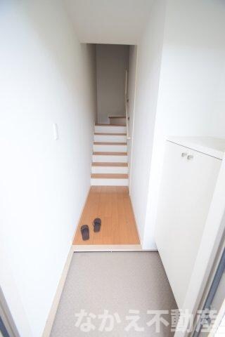 物件内観写真10　(きれいな玄関です)