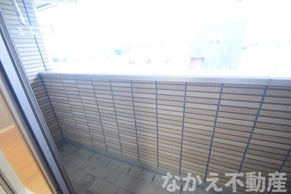 バルコニー(外からの目が気にならないバルコニーで洗濯物が干せます)
