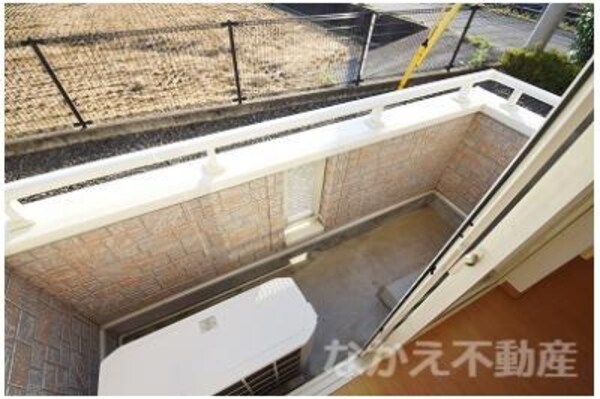 バルコニー(お洗濯にも便利なバルコニー付き)