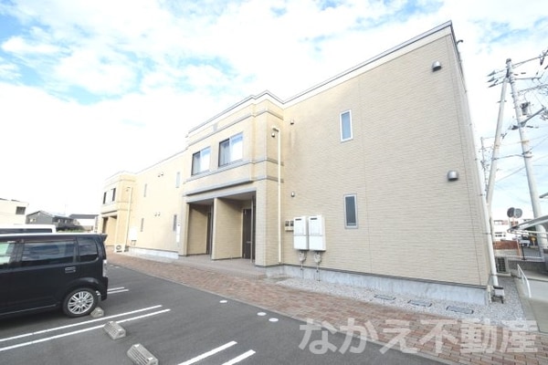 駐車場(車をお持ちの方に嬉しい駐車場付きの物件です)