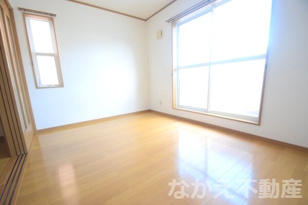 寝室(落ち着いて過ごせるお部屋なので、寝室にいかがでしょうか)
