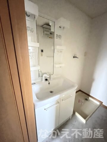 物件内観写真9　(ゆったりとスペースのある洗面所)