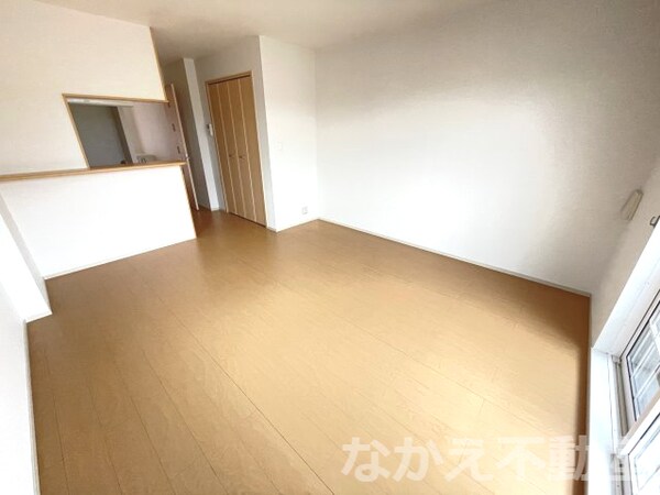 寝室(落ち着いて過ごせるお部屋なので、寝室にいかがでしょうか)