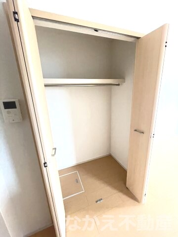 物件内観写真6　(ちょっとした収納スペースも充実しています)