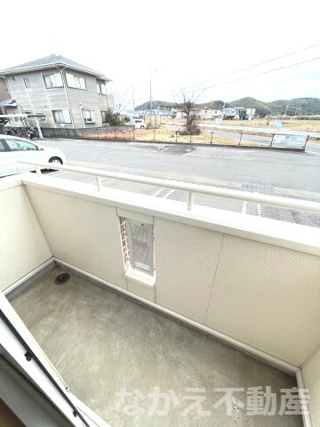 物件内観写真9　(外からの目が気にならないバルコニーで洗濯物が干せます)