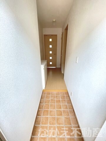 物件内観写真14　(ゆったりとした玄関です)