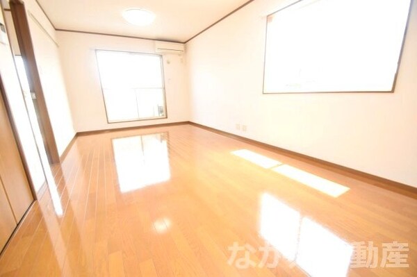 寝室(落ち着いて過ごせるお部屋なので、寝室にいかがでしょうか)