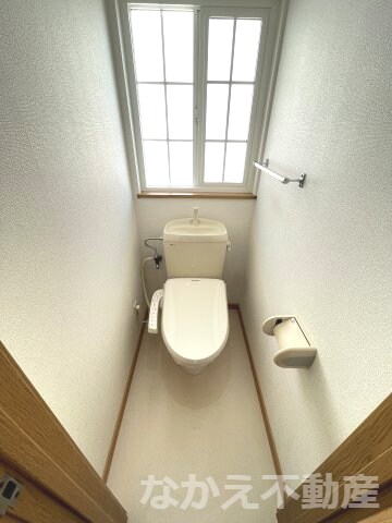 物件内観写真6　(ゆったりとした空間のトイレです)
