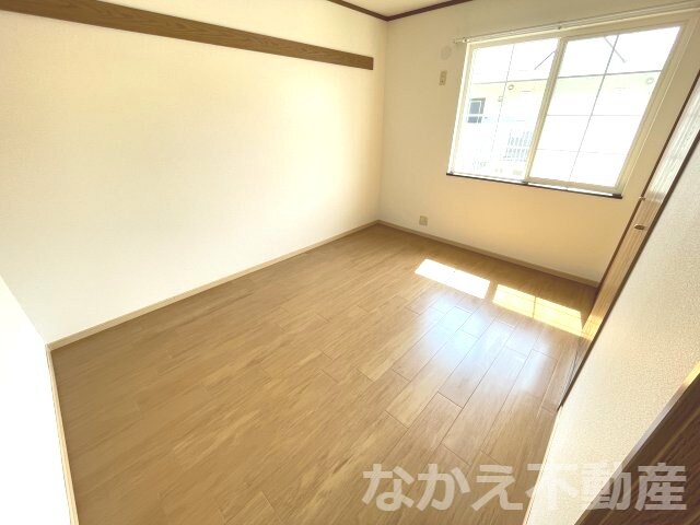 物件内観写真14　(開放的な寝室です)
