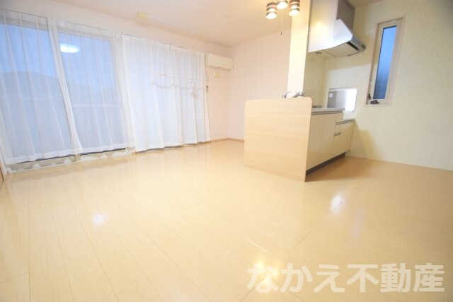 物件内観写真2　(ゆったりとしたリビングです)