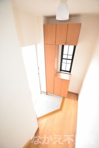 物件内観写真12　(収納もある玄関です)