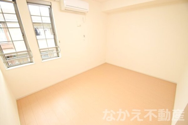 寝室(ゆとりの広さです)