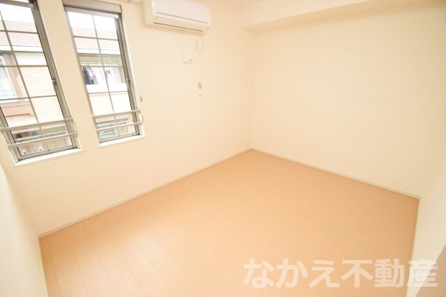 物件内観写真14　(使い勝手のいい寝室です)