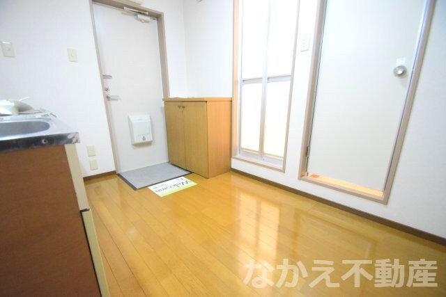 物件内観写真14　(こちらのリビングで趣味の時間をお楽しみください)