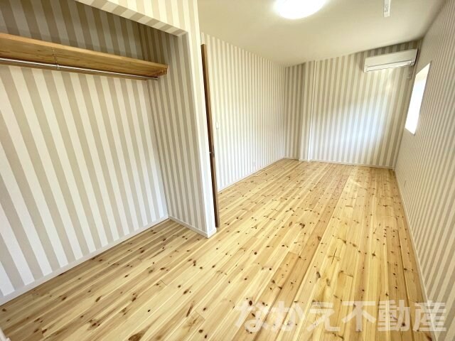 物件内観写真5　(開放的な寝室です)