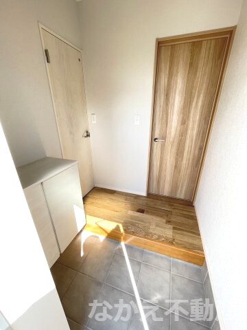 物件内観写真11　(収納もある玄関です)