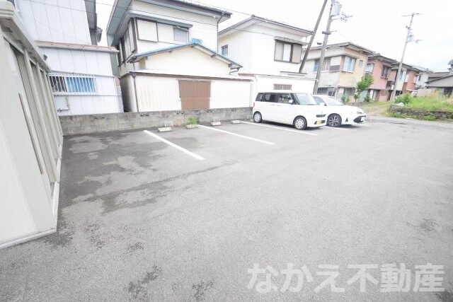 物件外観写真4　(駐車場です)