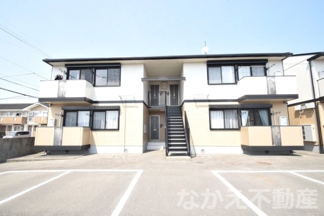 物件外観写真1　(きれいな外観です)