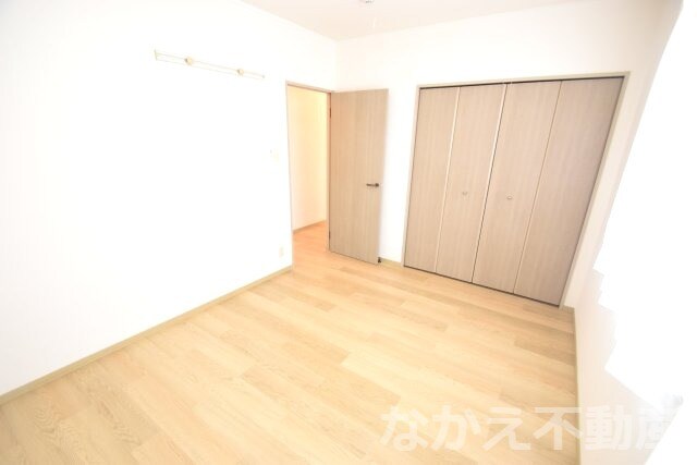 物件内観写真4　(個人の部屋や寝室として使える洋室です)