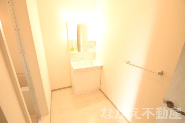 物件内観写真8　(忙しい朝には欠かせない洗面所です)