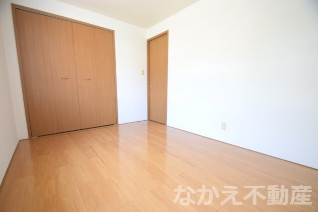 物件内観写真4　(開放的な寝室です)