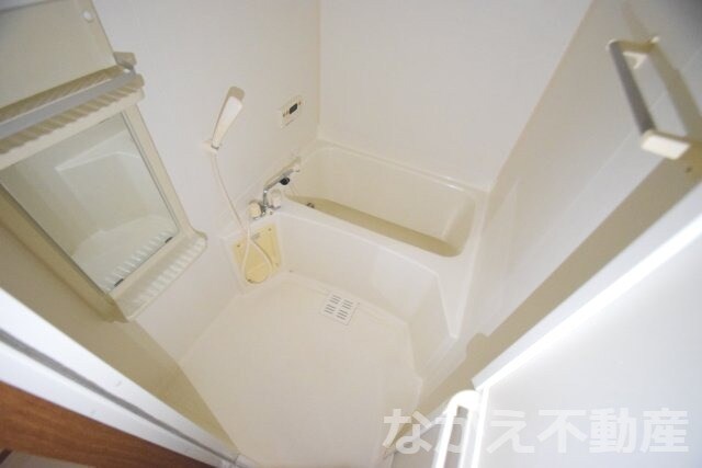 物件内観写真6　(日々の疲れを癒すお風呂付です)