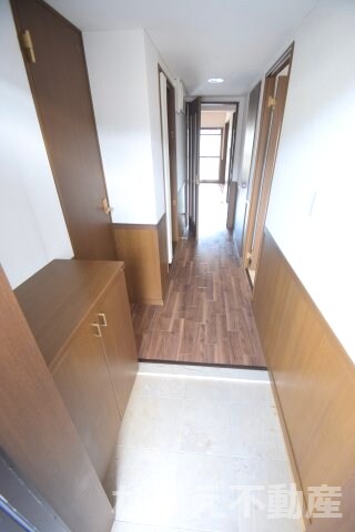 物件内観写真9　(シンプルで使いやすい玄関です)