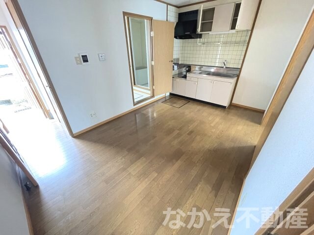 物件内観写真2　(ゆったりとしたリビングです)