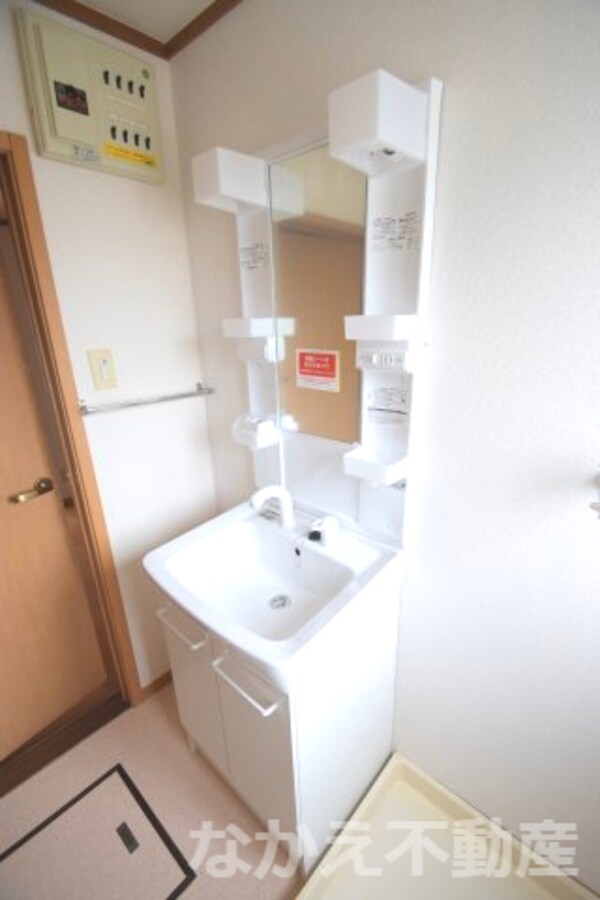 洗面・脱衣所(忙しい朝には欠かせない洗面所です)