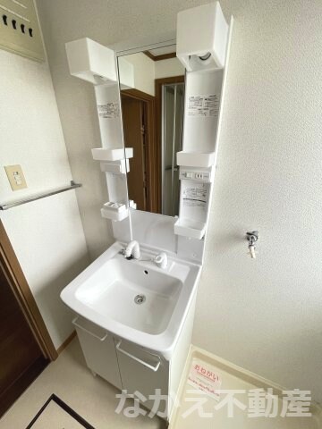 物件内観写真8　(忙しい朝には欠かせない洗面所です)