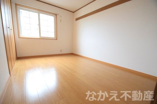 寝室(ゆとりの広さです)