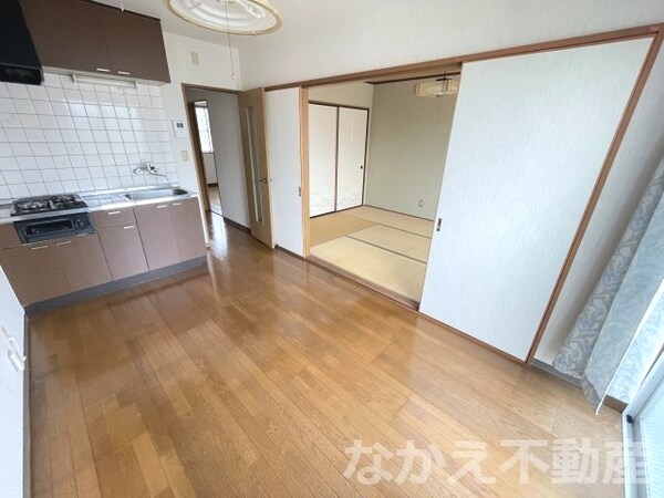 居室(ゆったりとした居間です)