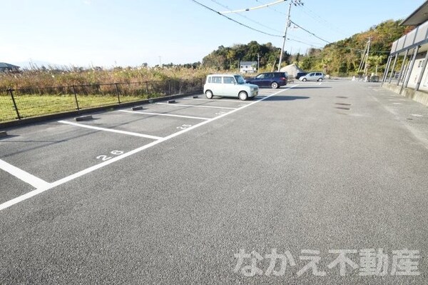 駐車場(駐車スペースもあります)