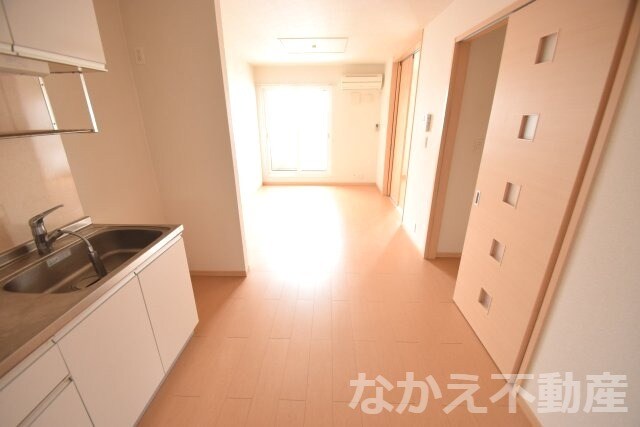 物件内観写真4　(ゆったりとしたリビングです)