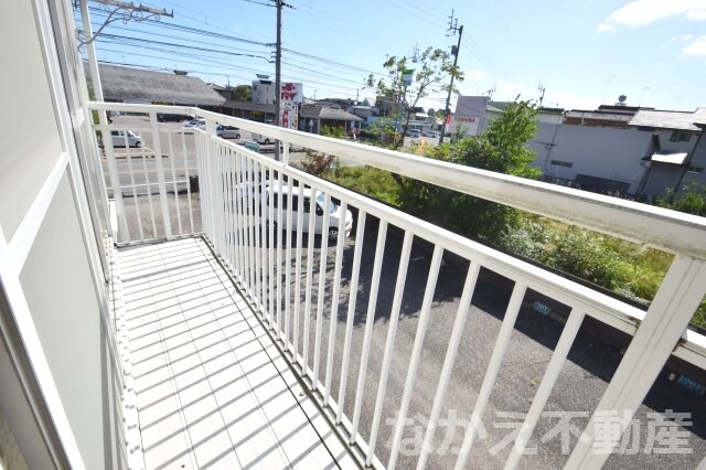 物件内観写真12　(お洗濯にも便利なバルコニー付き)