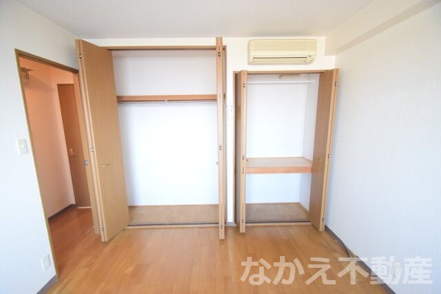 物件内観写真10　(たっぷりとした収納スペースです)