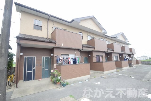 物件外観写真1　(落ち着いた雰囲気の外観です)