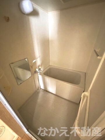 物件内観写真7　(日々の疲れを癒すお風呂付です)