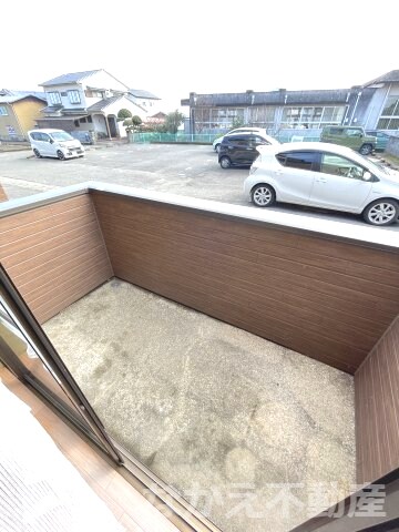 物件内観写真11　(外からの目が気にならないバルコニーで洗濯物が干せます)