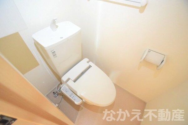 トイレ(落ち着いた色調のトイレです)