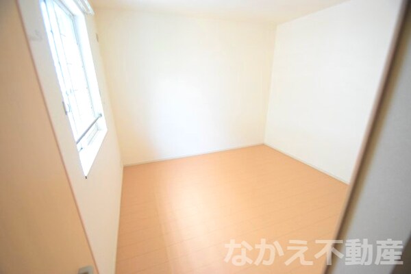 寝室(広くて明るい寝室)
