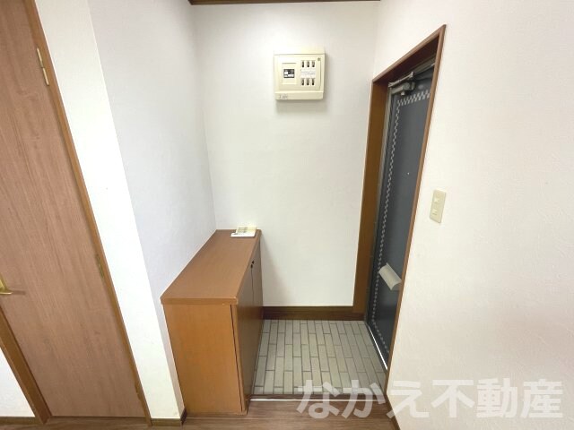 物件内観写真11　(ゆったりとした玄関です)